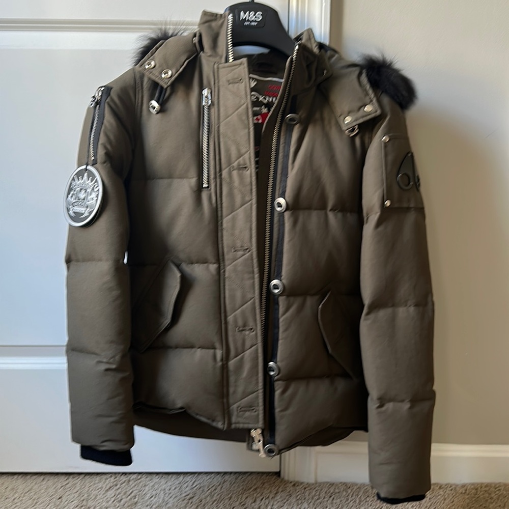 Moose Knuckle 3Q jacket in army green color/black fur